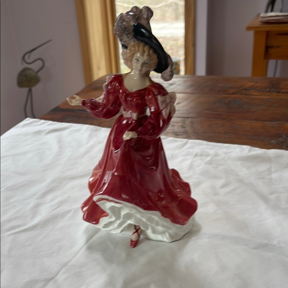 Royal Doulton Red and White Sculpture